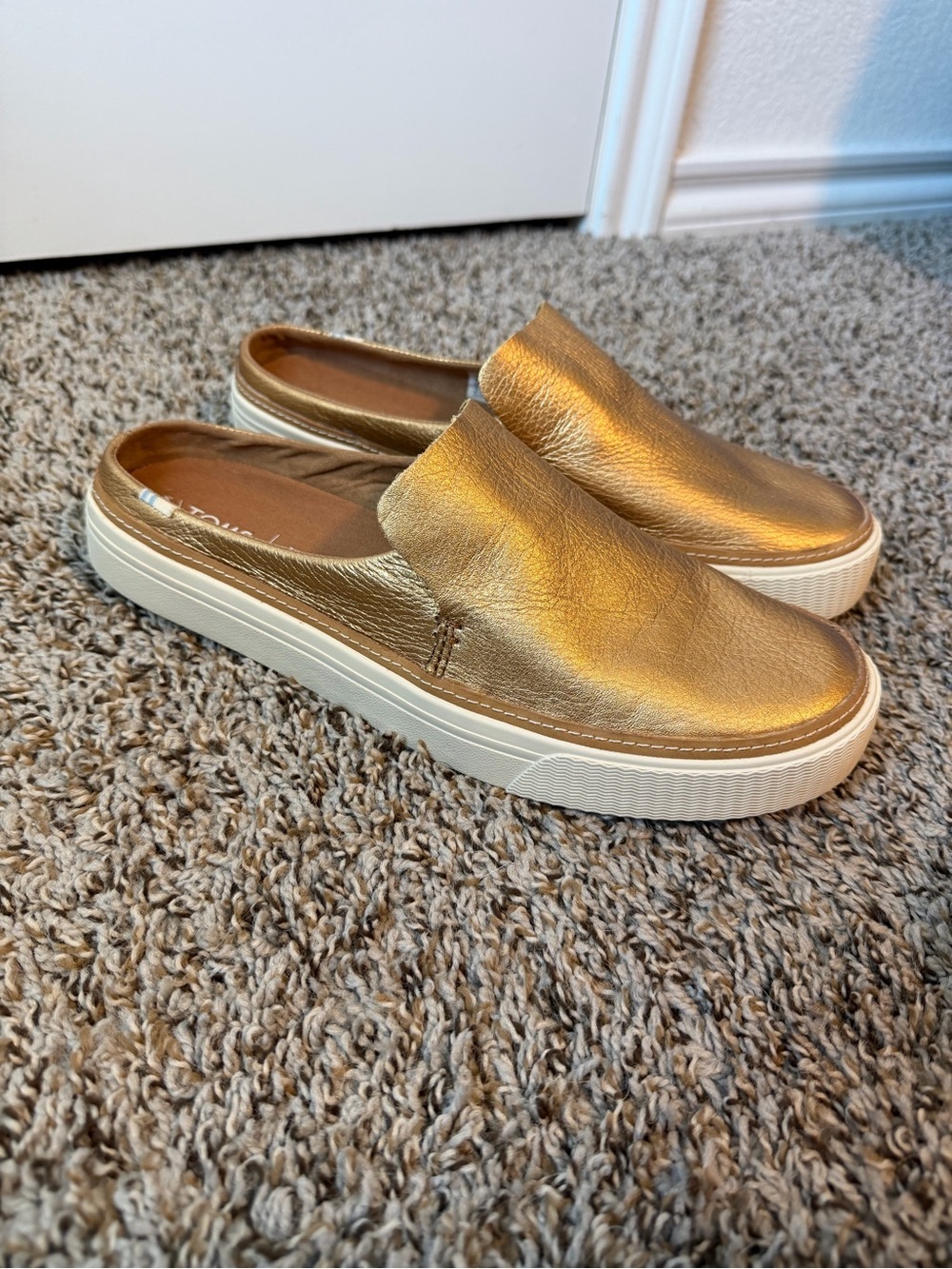⚡️TOMs Sunrise Leather Mules in Gold